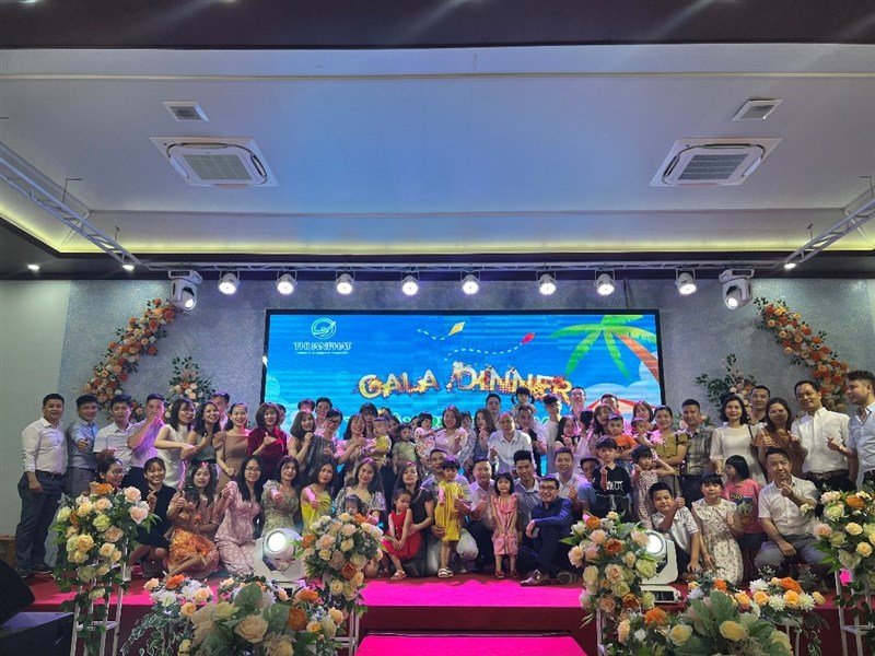 2022年04月の上旬にトゥアン・ファットはVinpear Cua Hoiリゾートでスタッフのためのファミリーデーを企画しました。