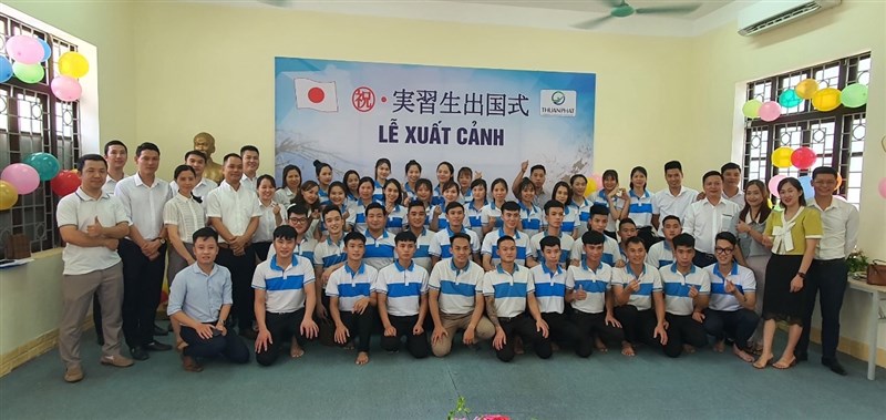 日本に入国する前に、日本語能力証明書を授受し、出国式を行いました。